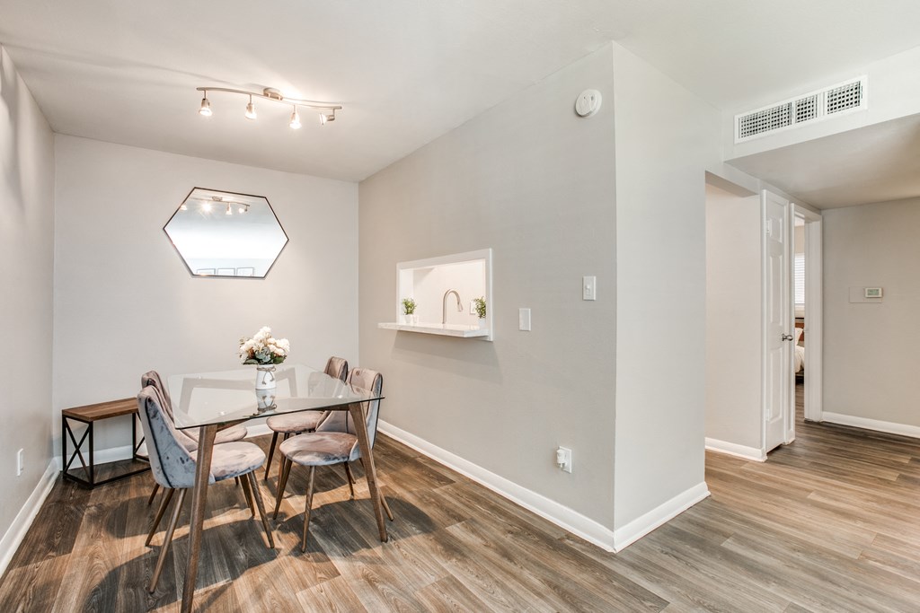 Dining Area at Bellaire Oaks Apartments, Houston, TX