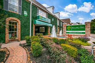 front entrance at Bellaire Oaks Apartments, Texas, 77096 - Photo Gallery 4