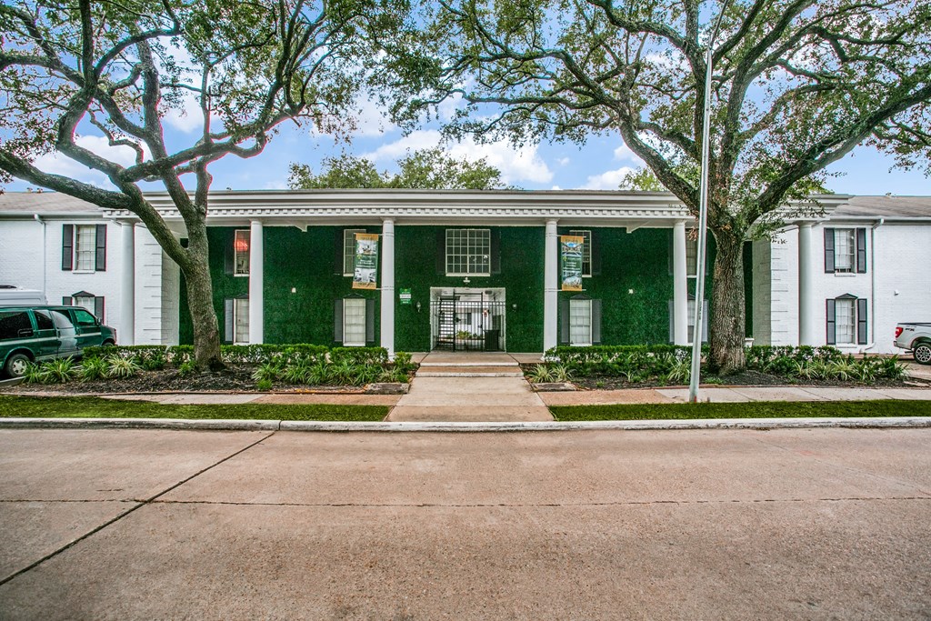 Clubhouse Exterior at Bellaire Oaks Apartments, Houston, Texas