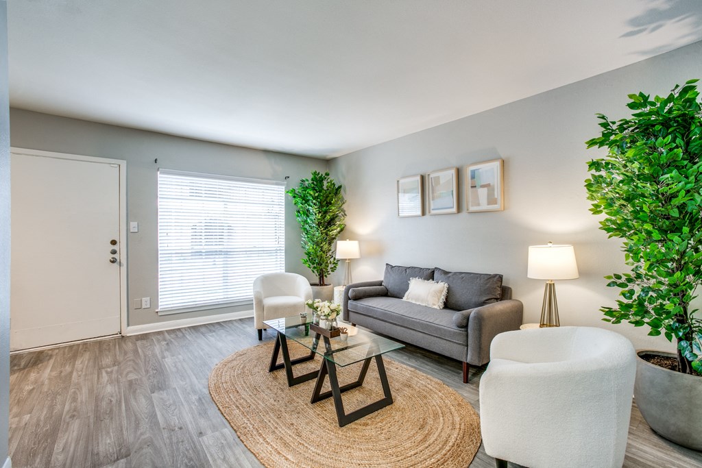 Spacious Living Room at Bellaire Oaks Apartments, Texas, 77096