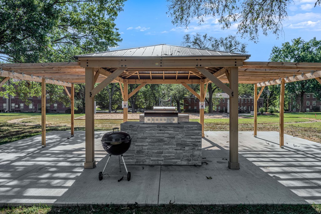 Picnic Grilling Area at Hampton Gardens, Missouri