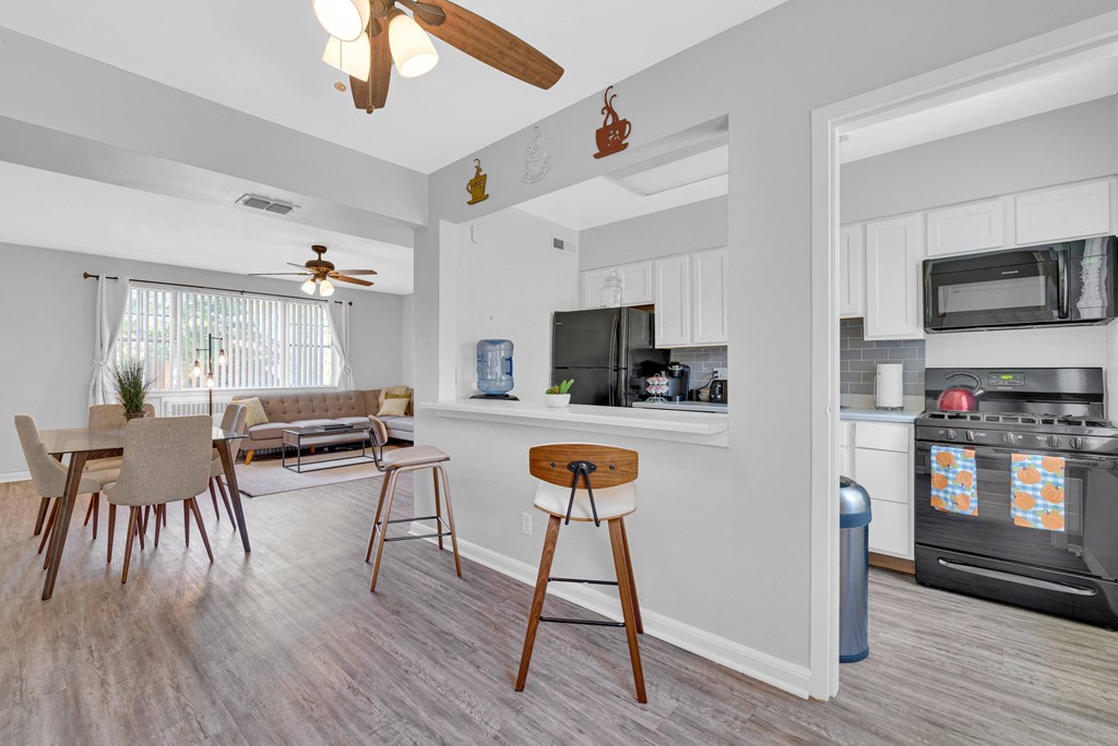 model kitchen bar at Hampton Gardens, Missouri