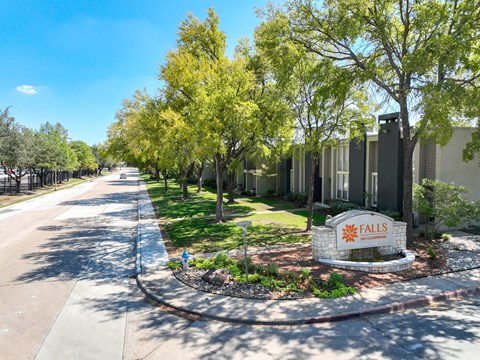Main Entrance To Property at Falls on Clearwood Apartments, Richardson, 75081