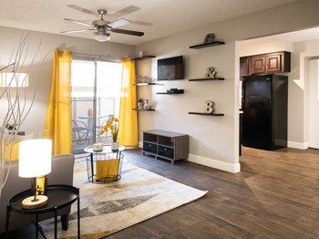 1BR, 1BA - Coral - 700 SF - Photo Gallery 2