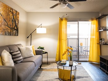 1BR, 1BA - Coral - 700 SF - Photo Gallery 3