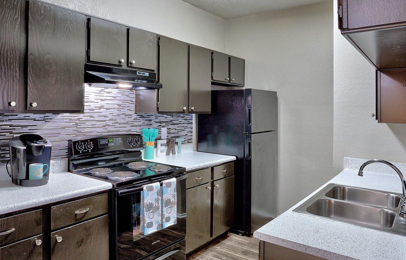 Amazing kitchens with modern appliances at Foxborough Apartments, Texas