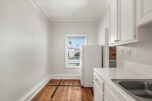 Studio apartment at Normandie Summit Apartments in Los Angeles, CA