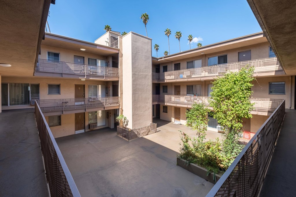 Courtyard View Courtyard View at Palms at Menlo, California