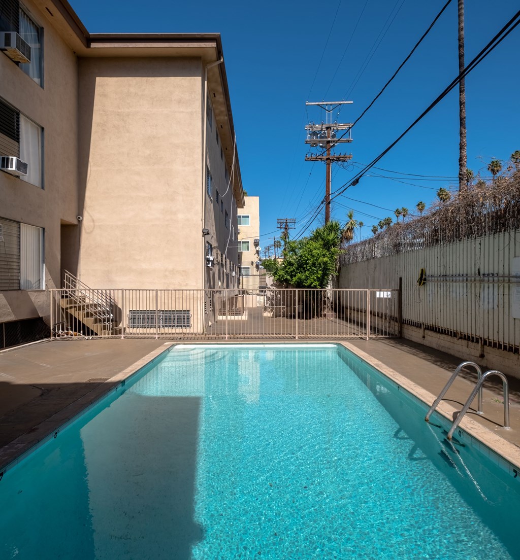 Pool View Pool View at Palms at Menlo, Los Angeles
