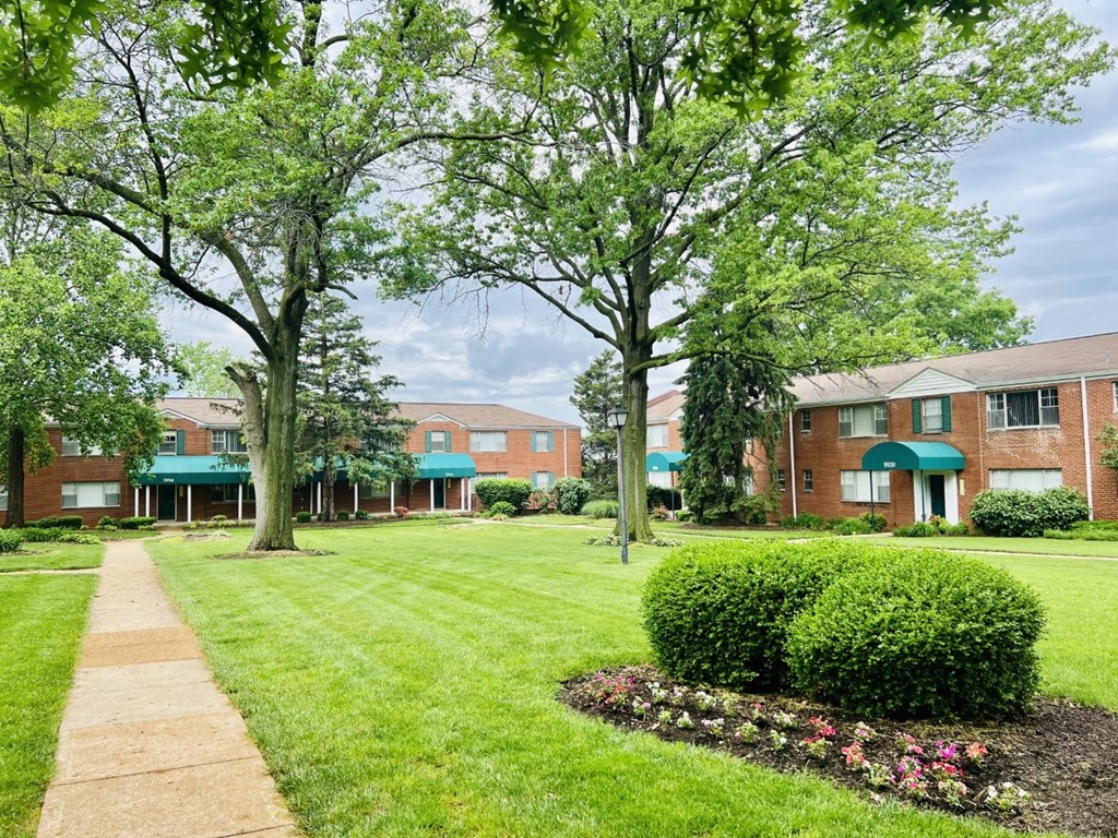 Lawn outside building at Hampton Gardens, Saint Louis, 63139