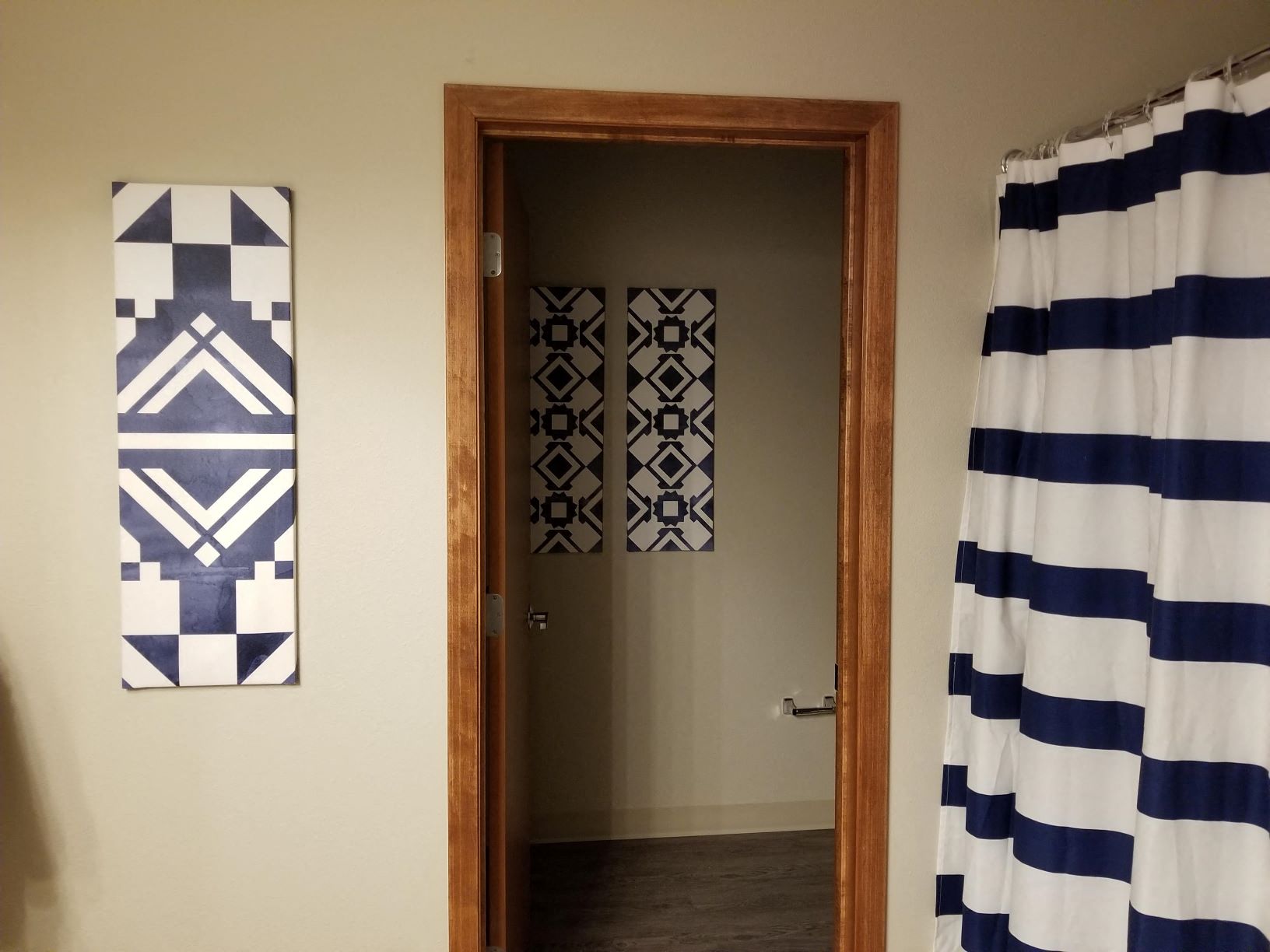 Hub | 3 BR | 2 Bath | Bathroom | Three Sixty Real Estate