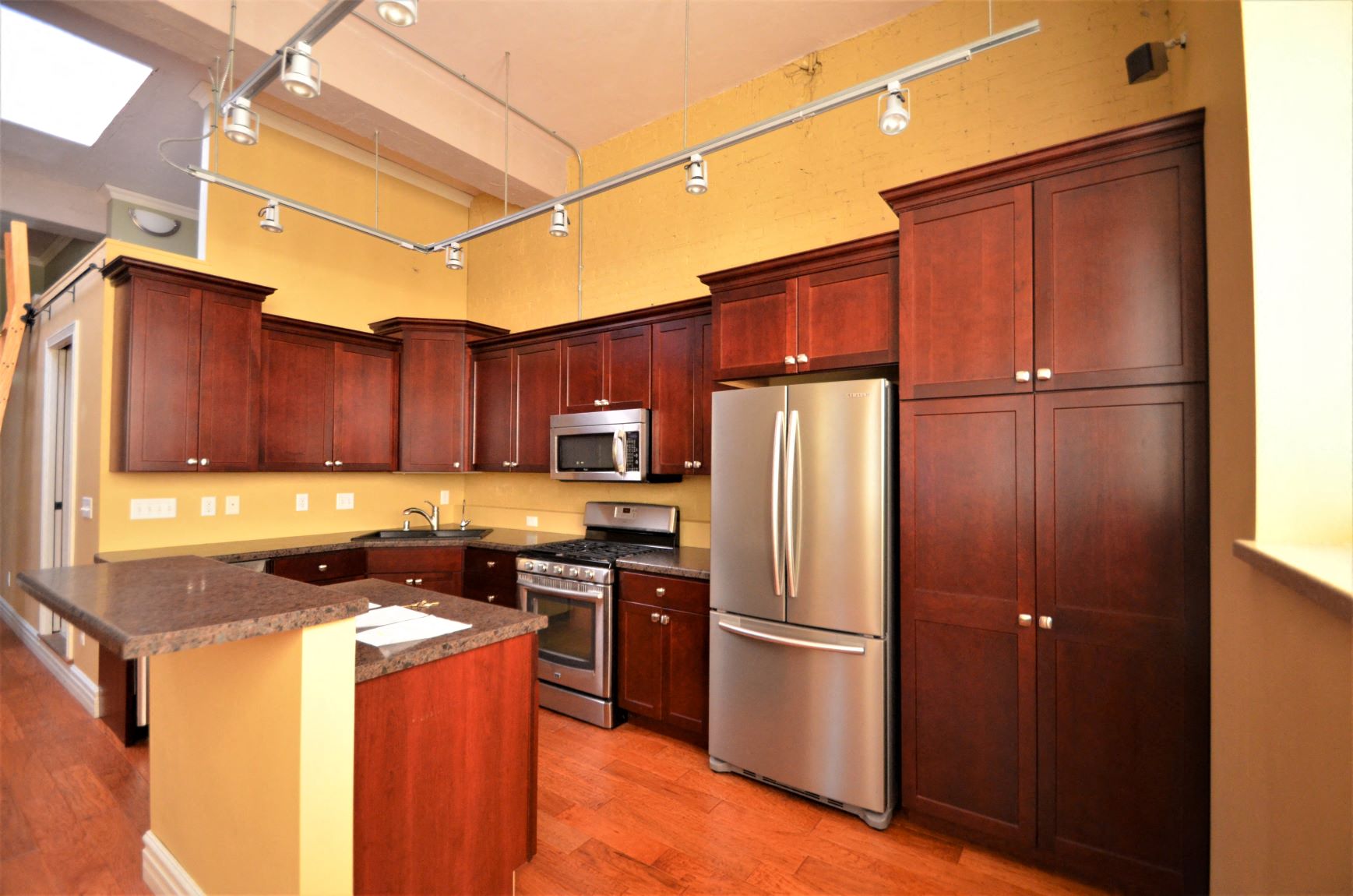 Apartment 301 | 1 BR | Kitchen | Three Sixty Real Estate
