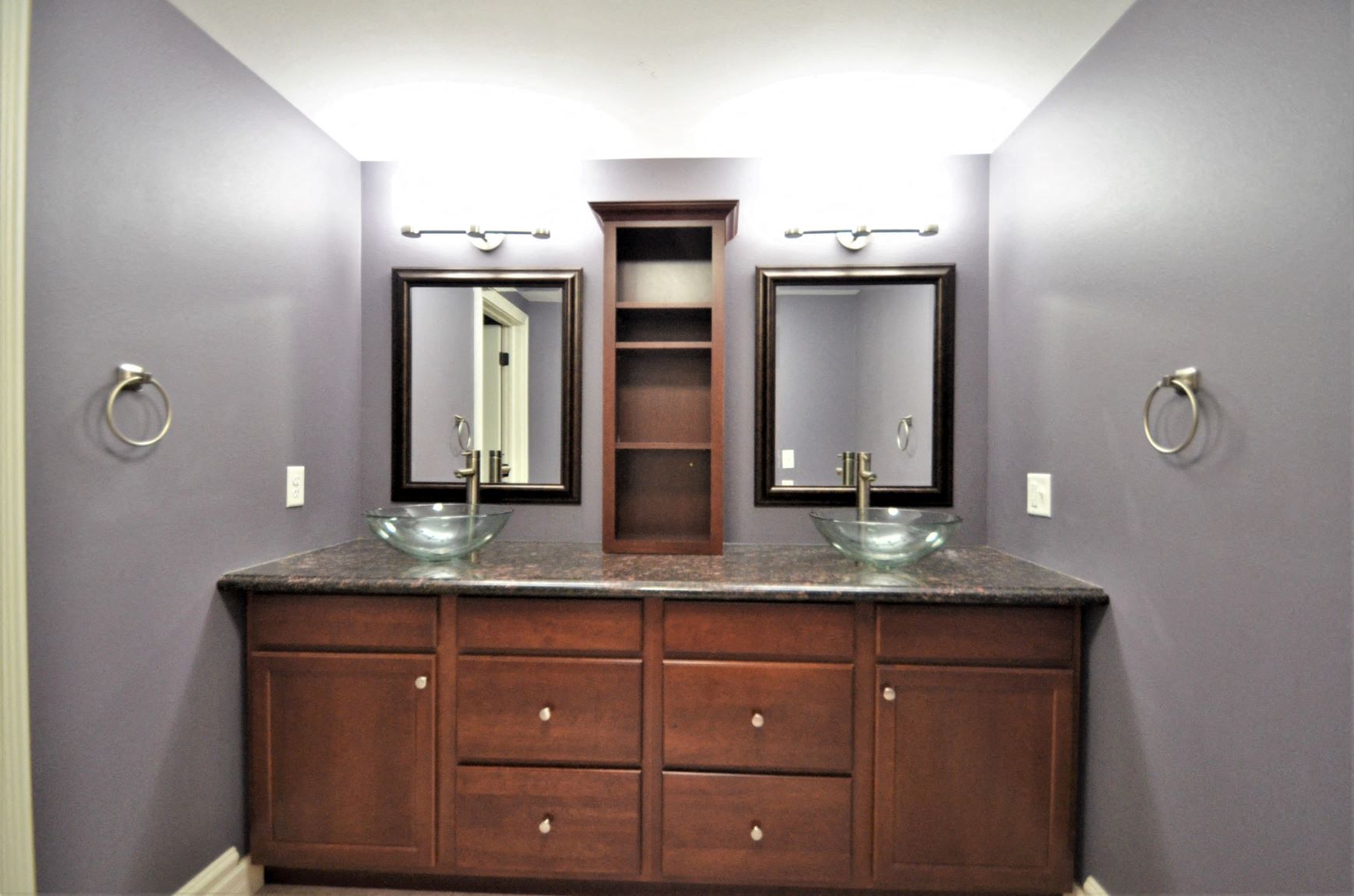 Apartment 301 | 1 BR | Bathroom | Double Sink | Double Vanity | Three Sixty Real Estate