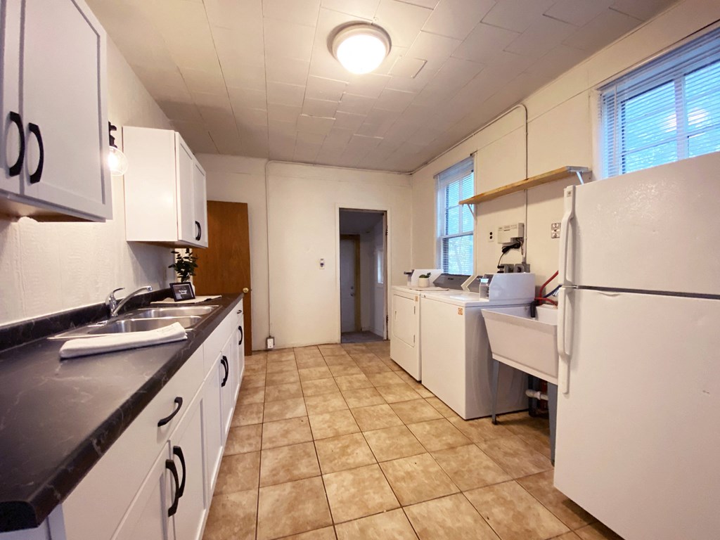 713 N 9th St |Kitchen | Three Sixty