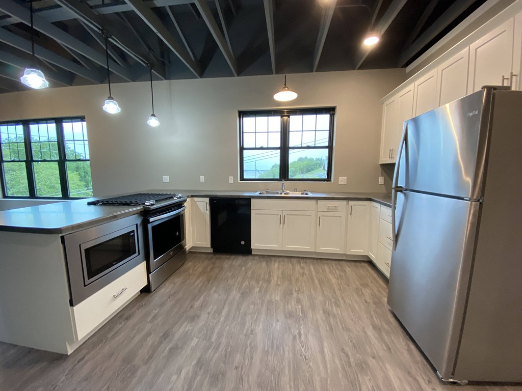 1 BR|1B|100 Irvin St.|Kitchen