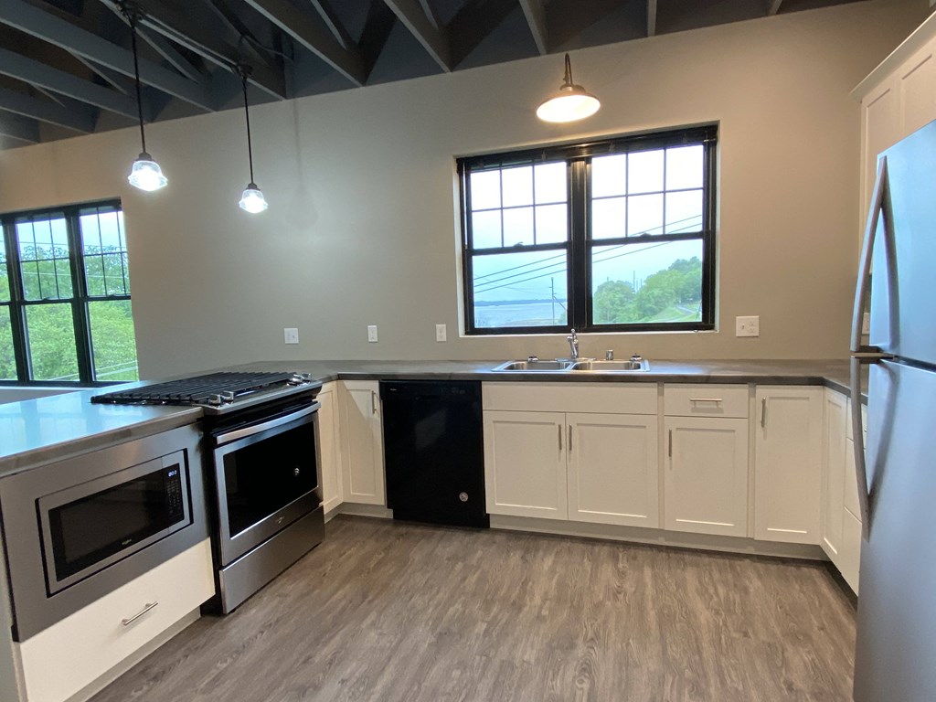 1 BR|1B|100 Irvin St.|Kitchen