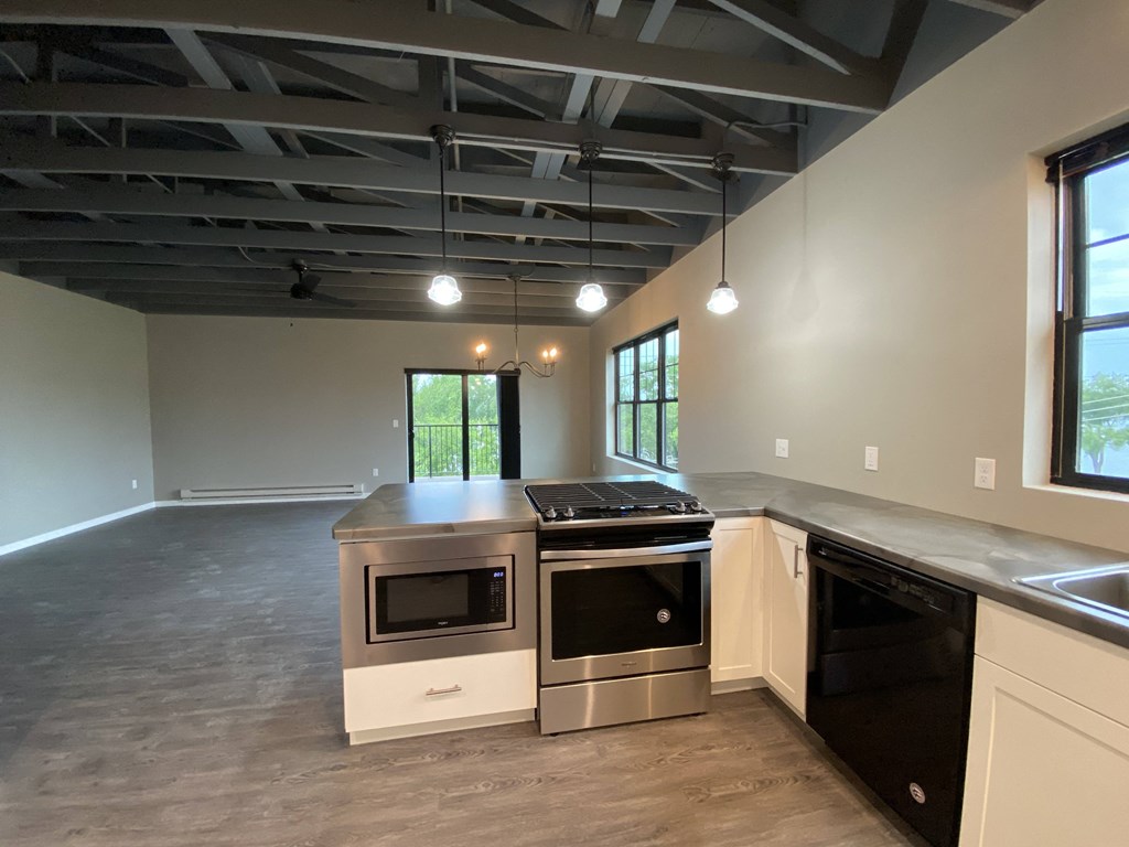 1 BR|1B|100 Irvin St.|Kitchen