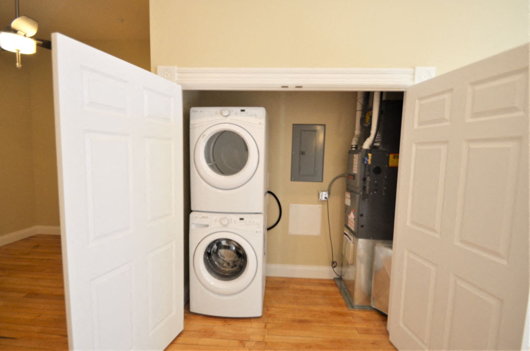 Apartment 201 | 1 BR | In-Unit Laundry | Washer & Dryer | Three Sixty Real Estate