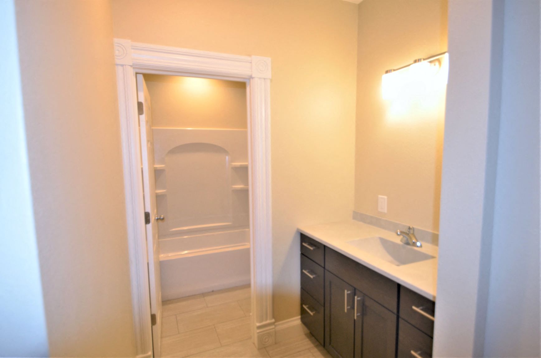 Apartment 202 | 1 BR | Bathroom | Three Sixty Real Estate