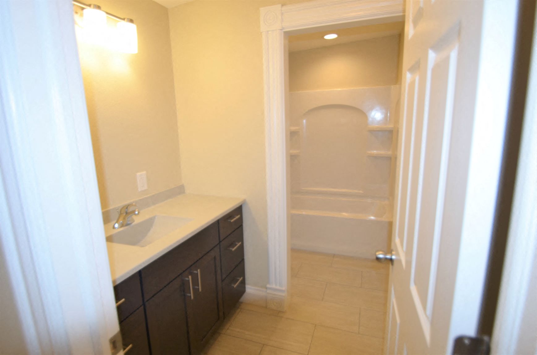 Apartment 301 | 1 BR | Bathroom | Loft | Three Sixty Real Estate