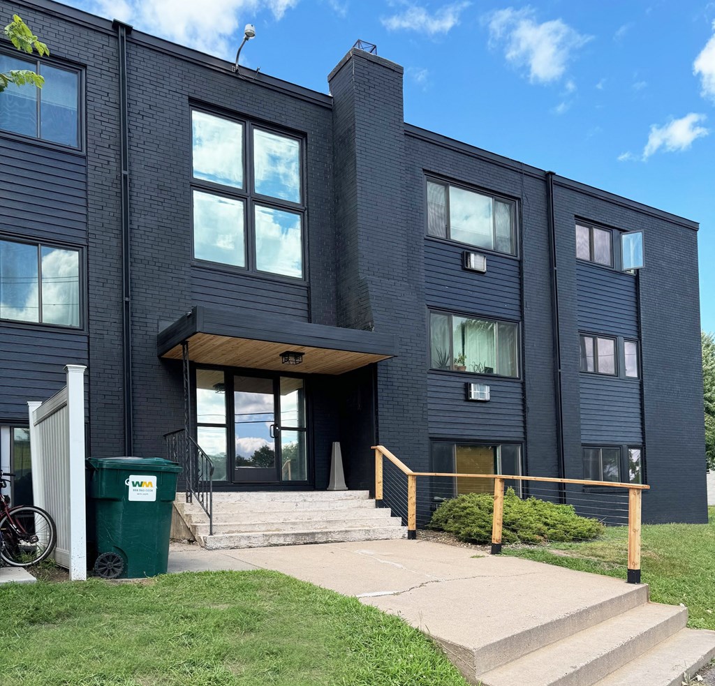 River Falls Apartments Exterior