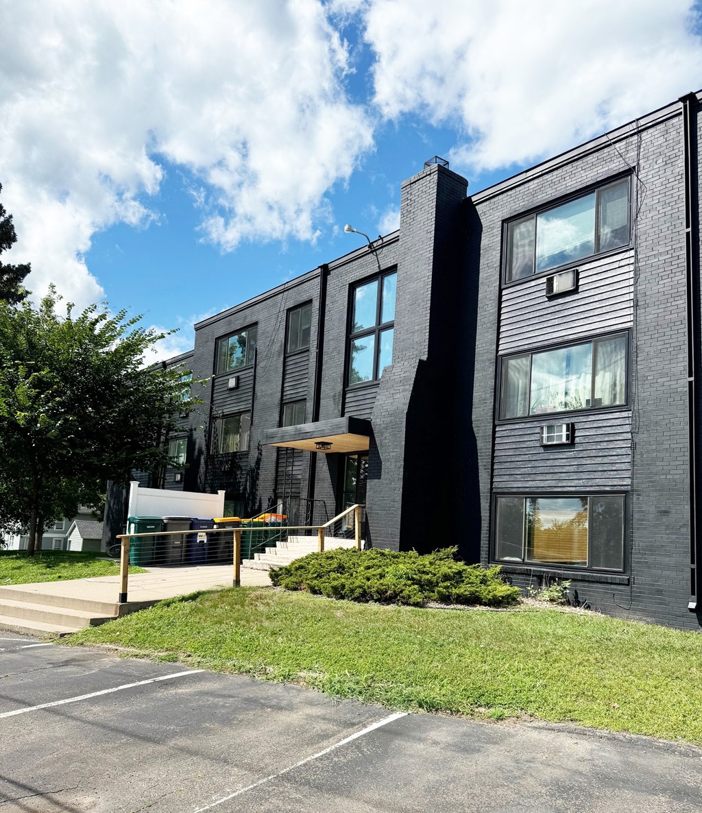River Falls Apartments Exterior