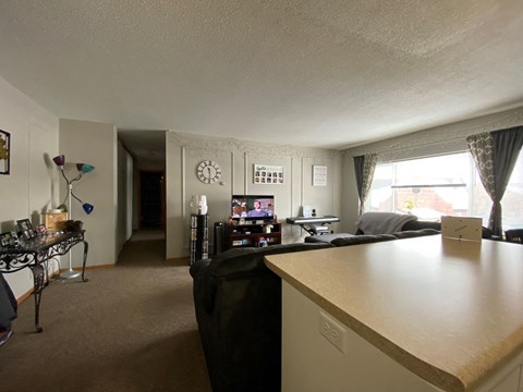 2BR|1B Falls Apt | River Falls | Three Sixty