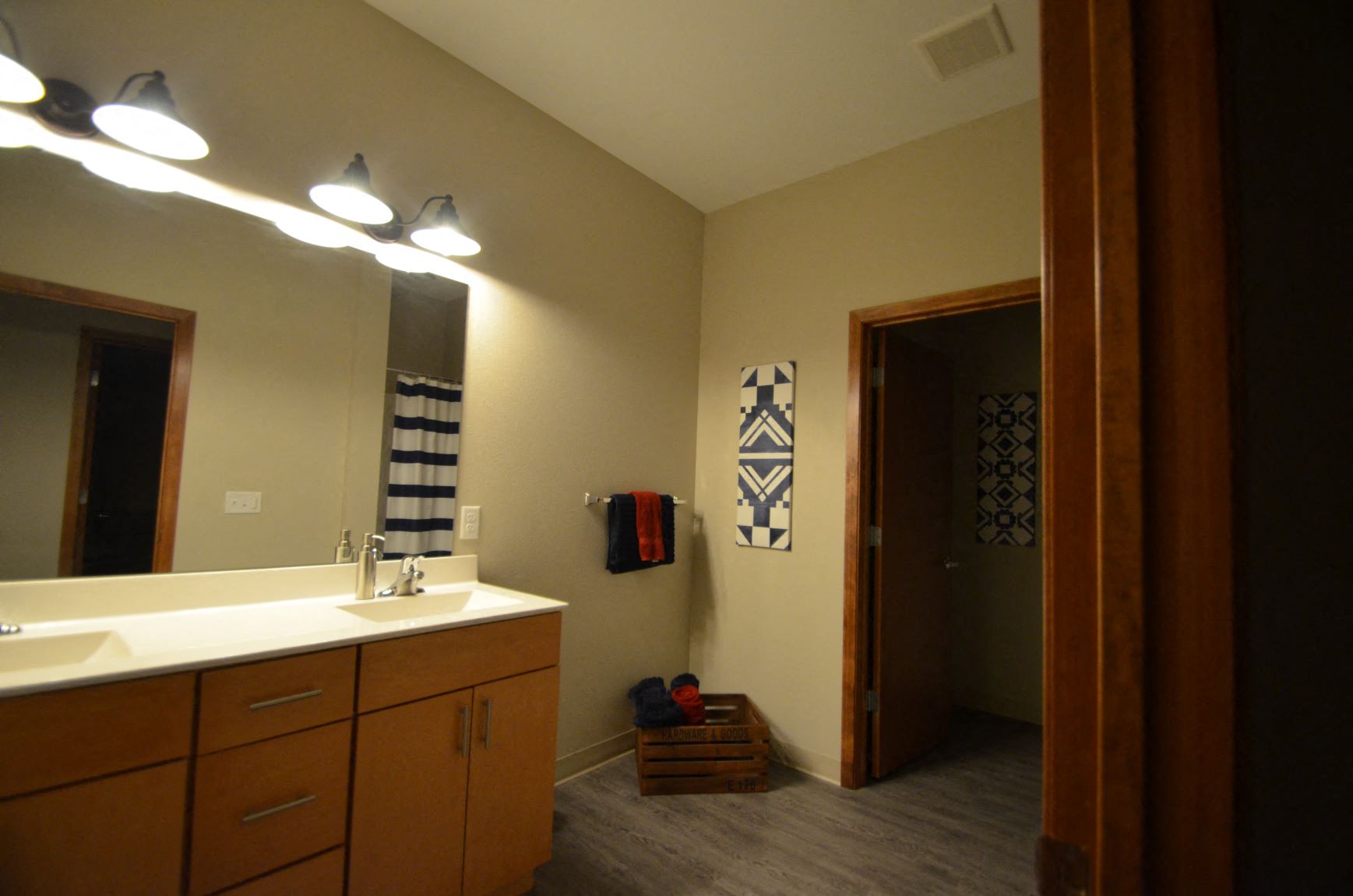 Hub | 3 BR | 2 Bath | Bathroom | Three Sixty Real Estate