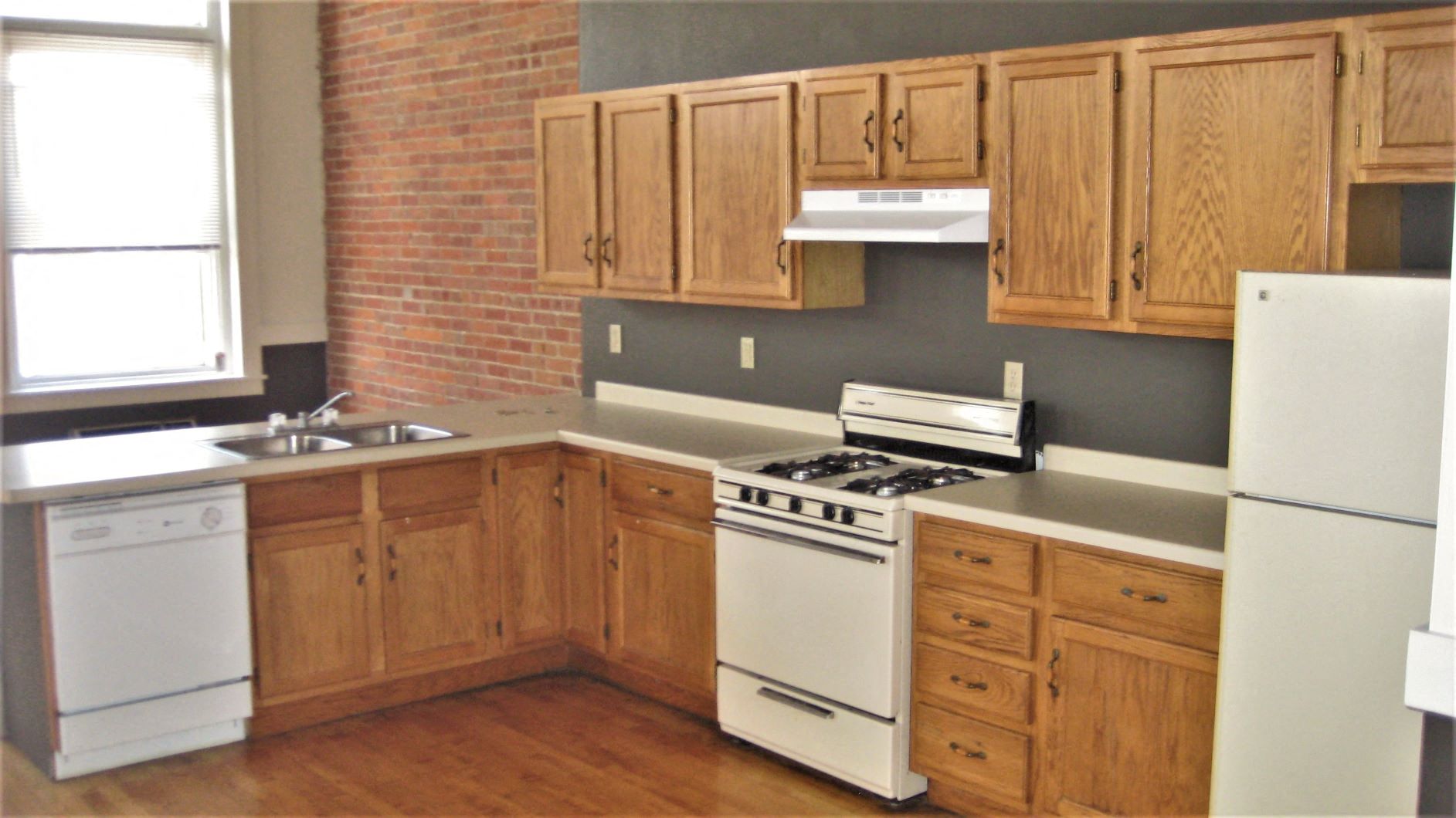 Apartment 301 | 1 BR | Kitchen | Three Sixty Real Estate