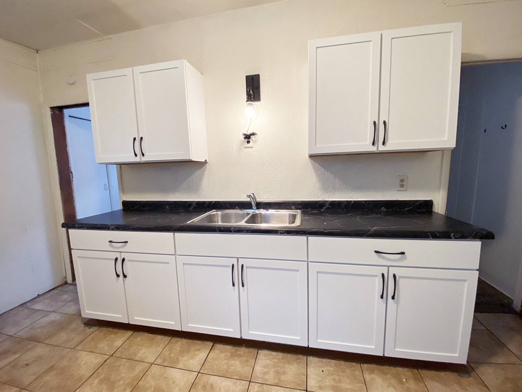 713 N 9th St |Kitchen | Three Sixty