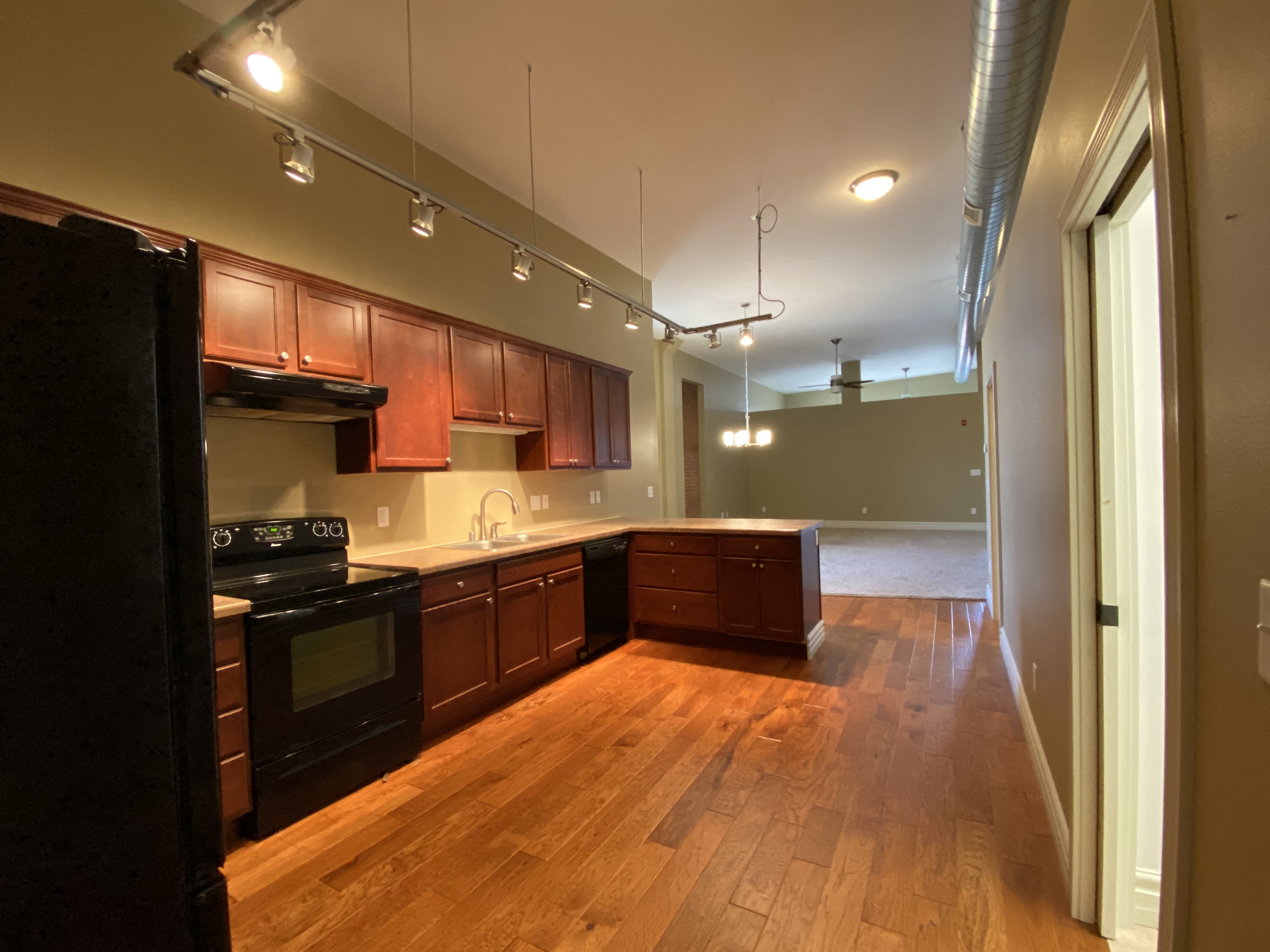 Apartment 302 | 1 BR | Kitchen | Three Sixty Real Estate Solutions