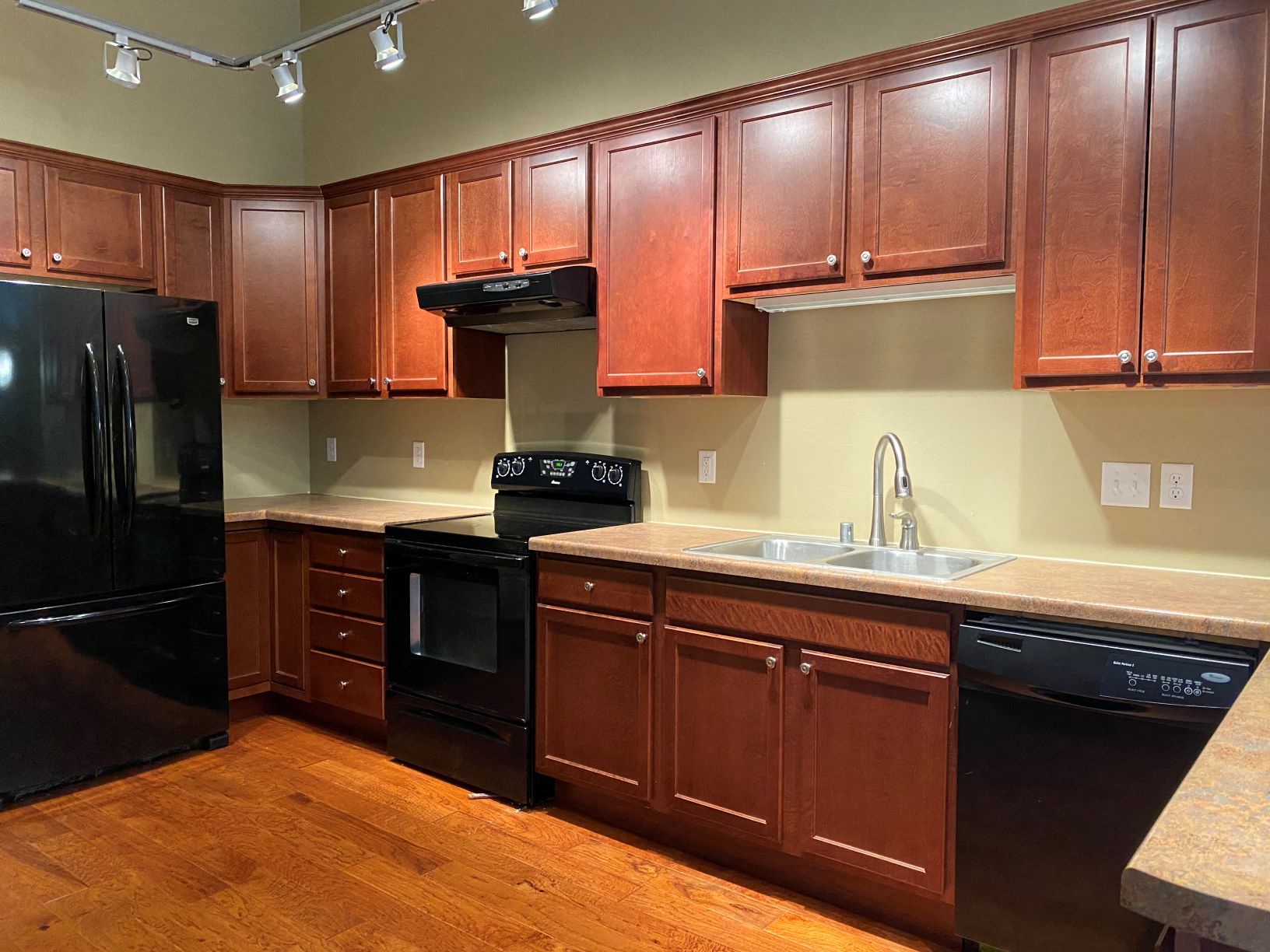 Apartment 302 | 1 BR | Kitchen | Three Sixty Real Estate