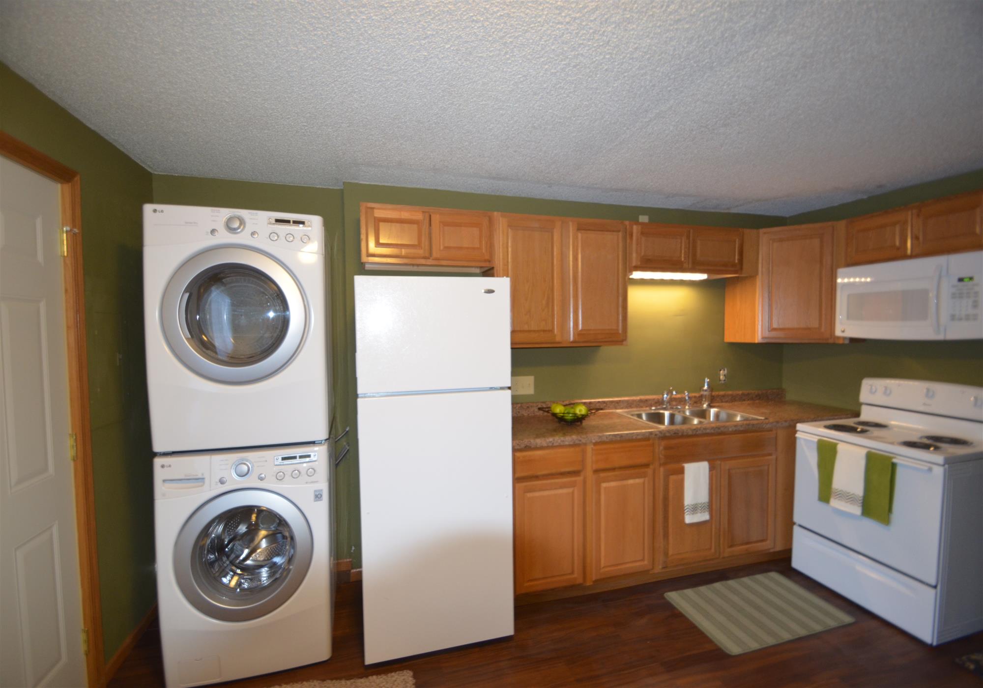 2 BR | Remodeled | Kitchen | In-Unit Washer & Dryer | Three Sixty Real Estate