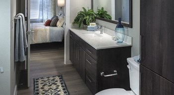 B2 Guest Bathroom - Photo Gallery 9