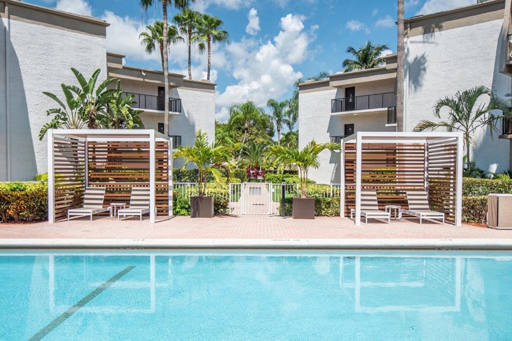 the pool at the hollywood monroe apartment hotel in los angeles
