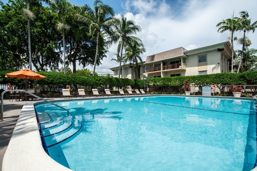 the swimming pool at Legacy at Pinecrest