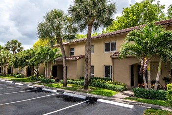 2504 West 56th Street 1-3 Beds Apartment for Rent - Photo Gallery 2