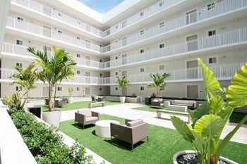 Courtyard closer - Photo Gallery 3