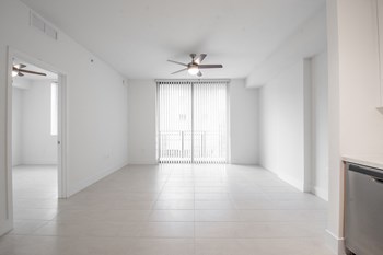 Living room - Photo Gallery 6
