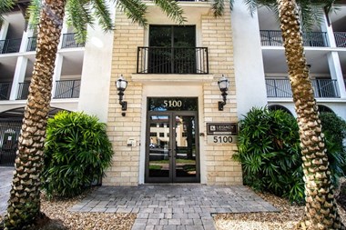 5100 Riviera Drive 2-3 Beds Apartment for Rent