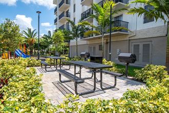1475 W 46th Street 1-2 Beds Apartment for Rent - Photo Gallery
