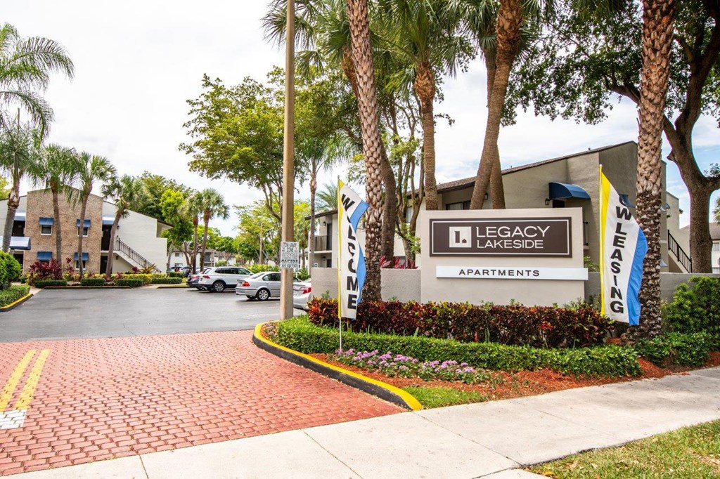 Legacy Lakeside Apartments, 15410 SW 75th Circle Lane, Kendall, FL