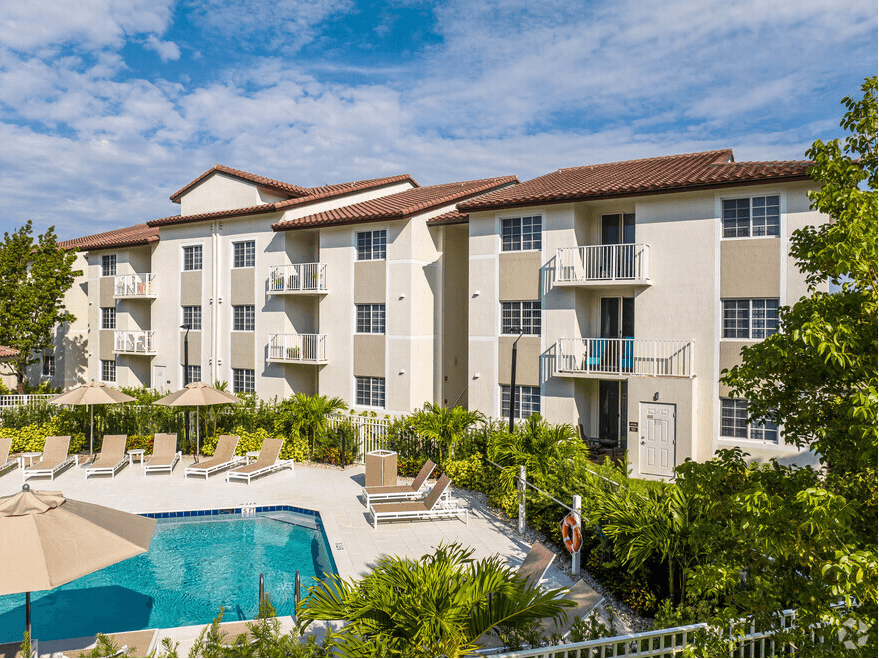 a swimming pool at the resort at longboat key club