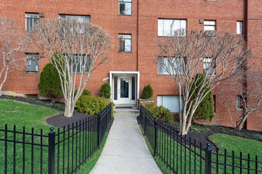 1501 N Pierce St 2 Beds Apartment for Rent - Photo Gallery 1