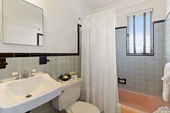 Bathroom with sink, toilet, shower - Photo Gallery 4