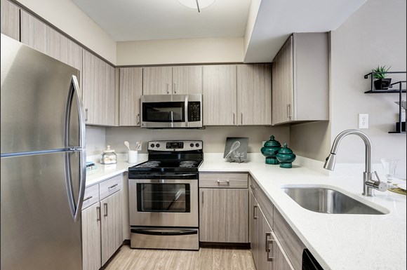 Parkstone Alexandria Apartments, 3001 Park Center Drive, Alexandria, VA