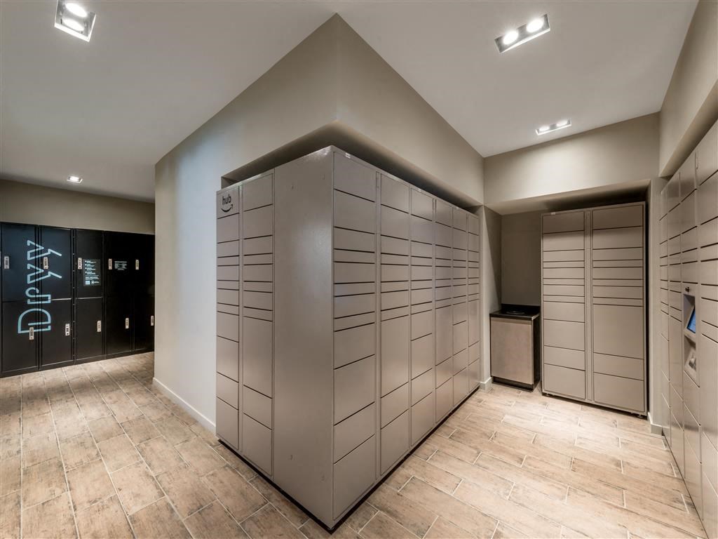 a room filled with lots of lockers