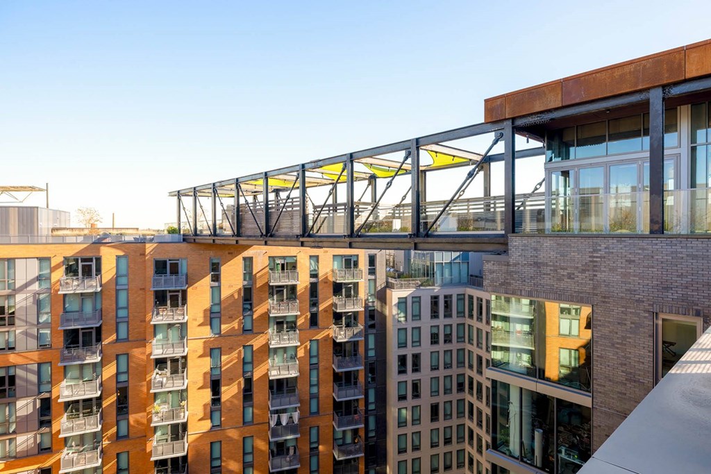 a bridge over a building in a city
