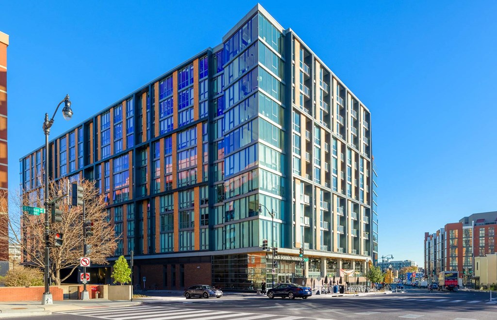 main view of the office building with space for rent