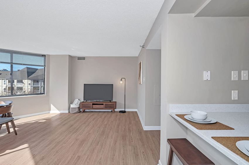 Parkstone Alexandria Apartments, 3001 Park Center Drive, Alexandria, VA